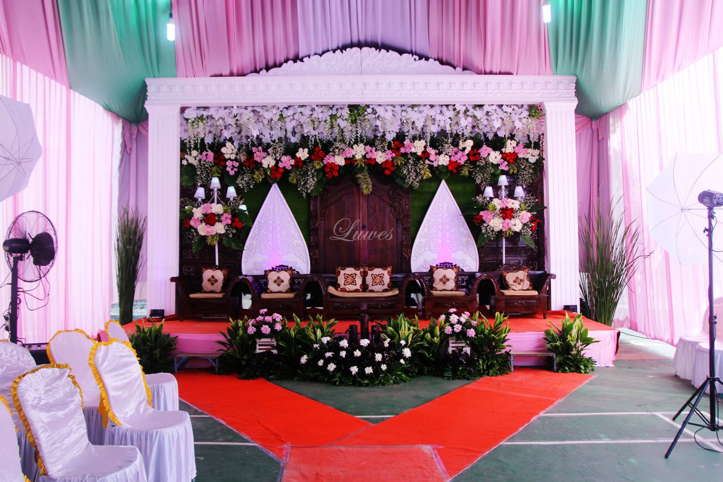 Pelaminan gebyok adat jawa