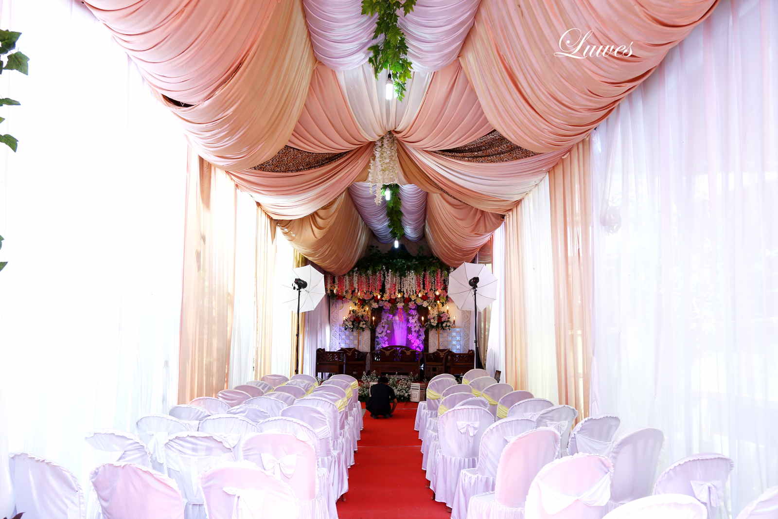 Tenda dan dekorasi pernikahan