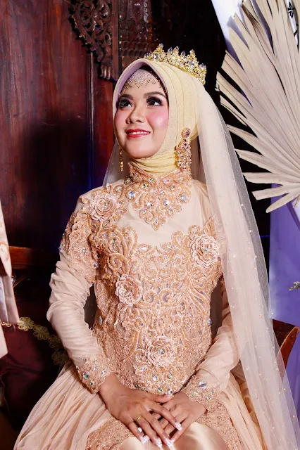 Rias pengantin muslimah hijab jilbab modern dengan kebaya nasional