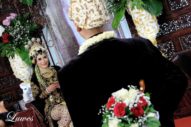 Resepsi pernikahan dengan tema adat jawa