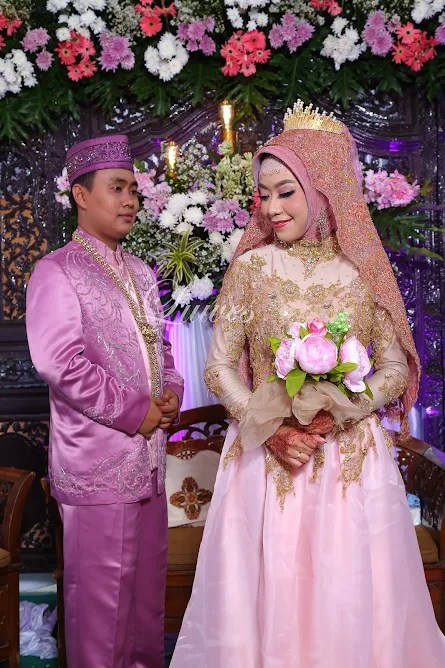 Resepsi pernikahan muslim dengan hijab