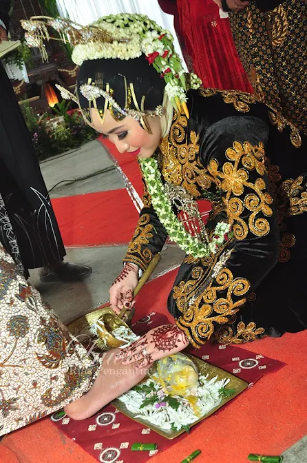 Rias pengantin berjilbab adat jawa paes ageng muslim